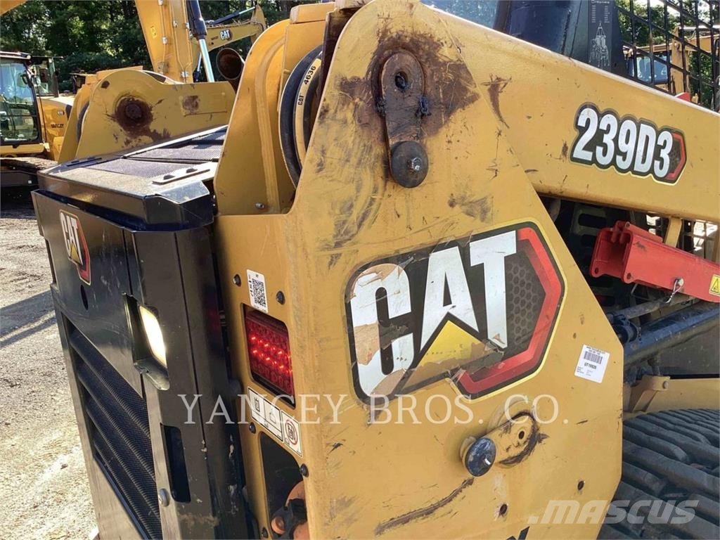 CAT 239D3 لوادر انزلاقية التوجيه