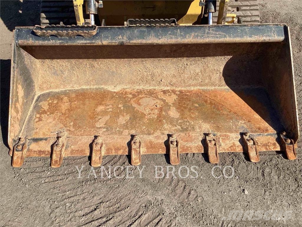 CAT 239D3 لوادر انزلاقية التوجيه