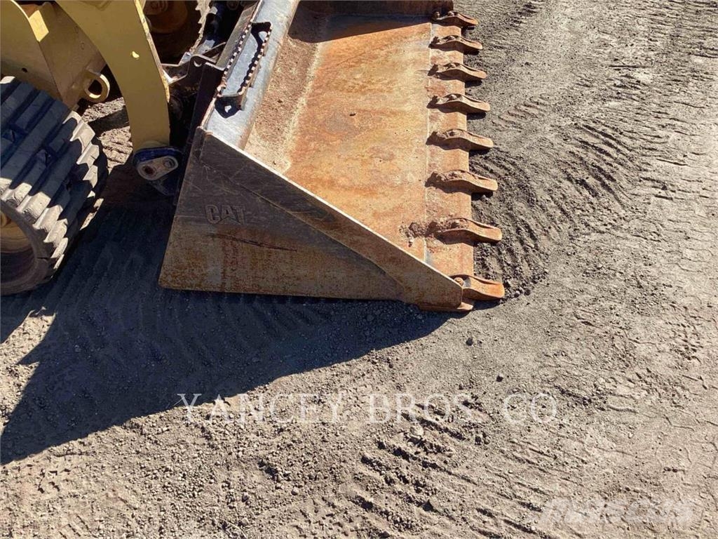 CAT 239D3 لوادر انزلاقية التوجيه