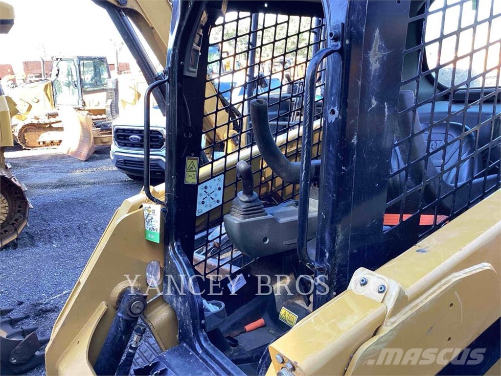 CAT 239D3 لوادر انزلاقية التوجيه