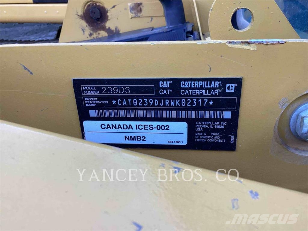 CAT 239D3 لوادر انزلاقية التوجيه