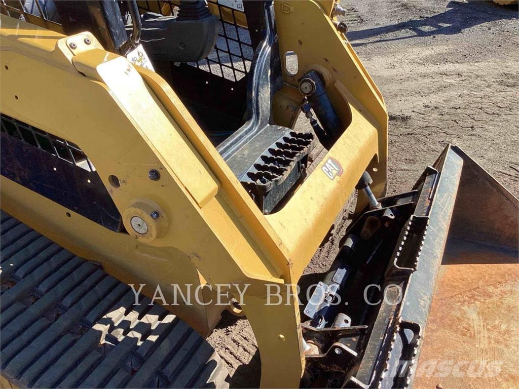 CAT 239D3 لوادر انزلاقية التوجيه