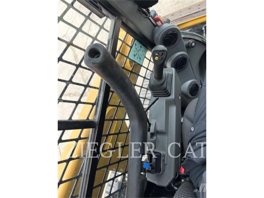 CAT 239D3 Roomiklaadurid