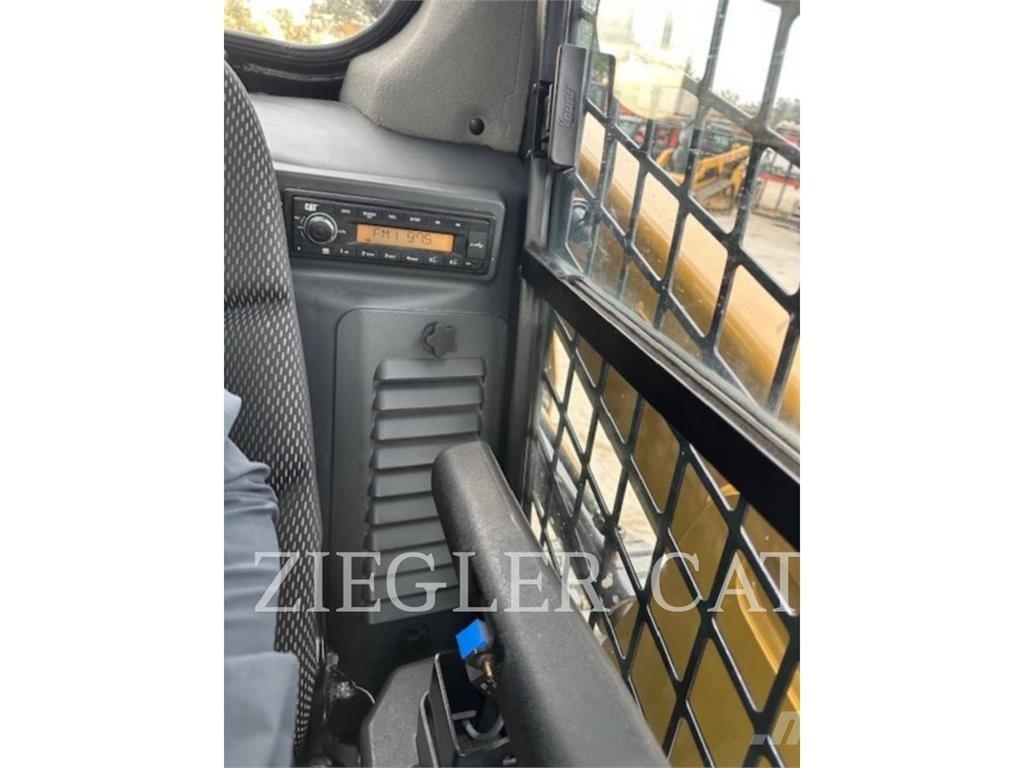 CAT 239D3 Roomiklaadurid