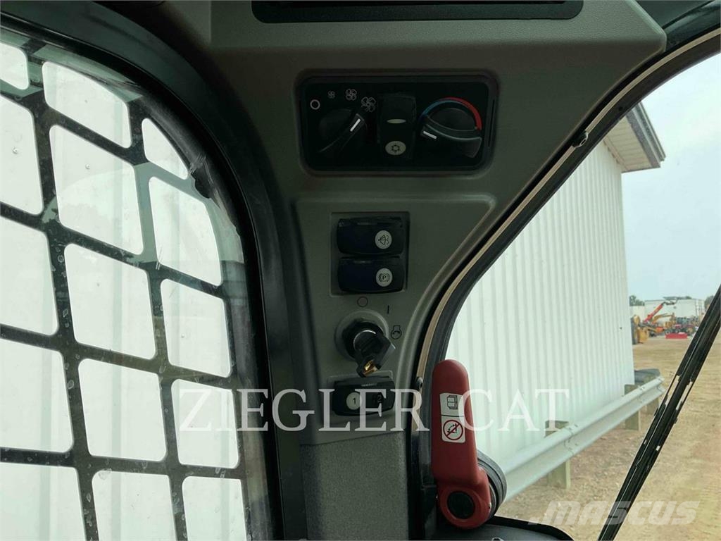 CAT 242D لوادر انزلاقية التوجيه
