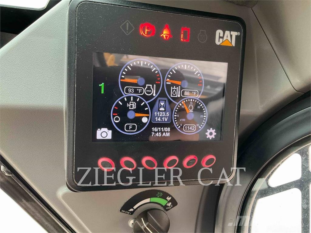 CAT 242D لوادر انزلاقية التوجيه