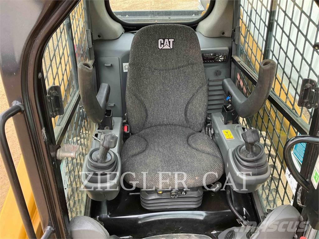 CAT 242D لوادر انزلاقية التوجيه