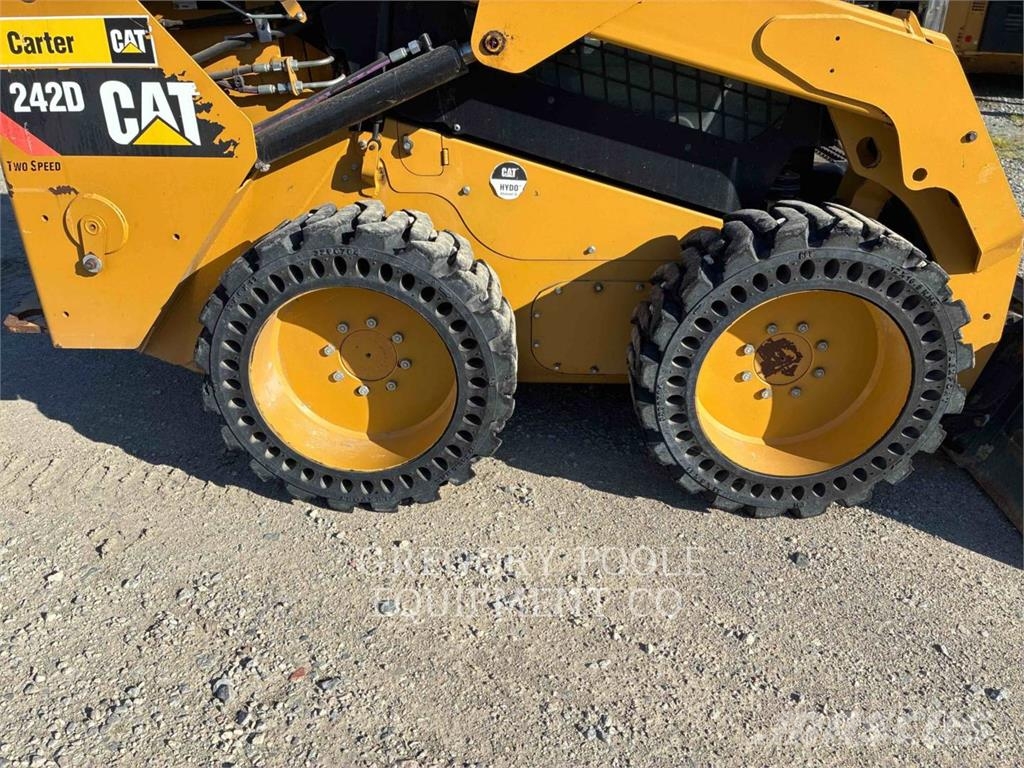 CAT 242D Φορτωτάκια