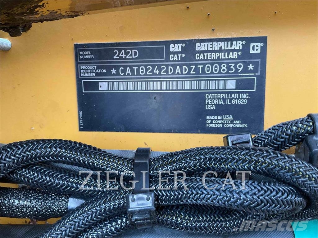 CAT 242D Lietoti riteņu kompaktiekrāvēji