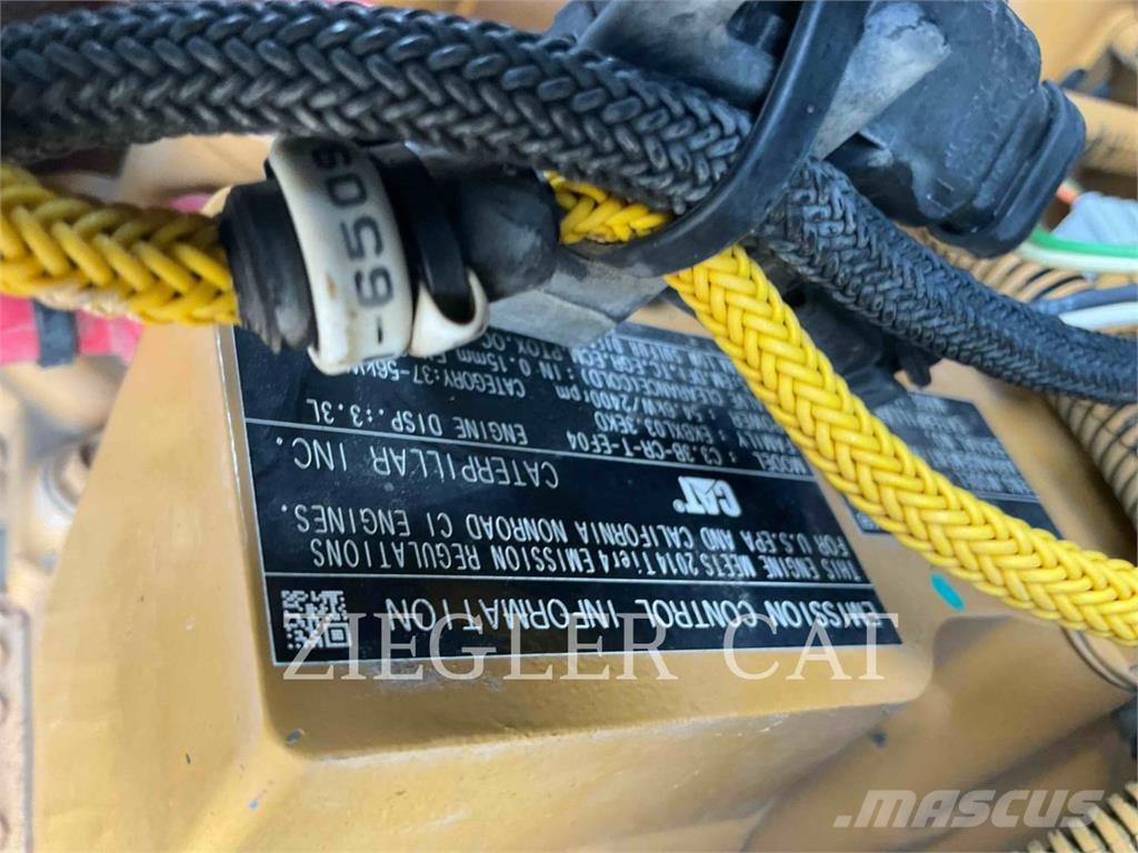 CAT 242D Lietoti riteņu kompaktiekrāvēji