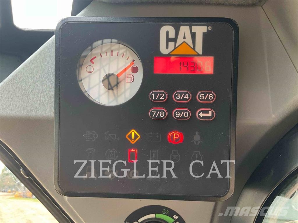 CAT 242D Lietoti riteņu kompaktiekrāvēji