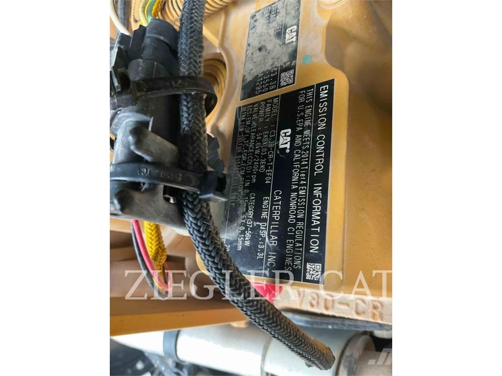 CAT 242D Lietoti riteņu kompaktiekrāvēji