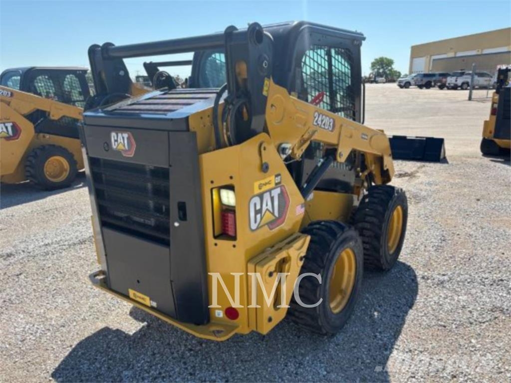 CAT 242D3 Skid steer mini utovarivači
