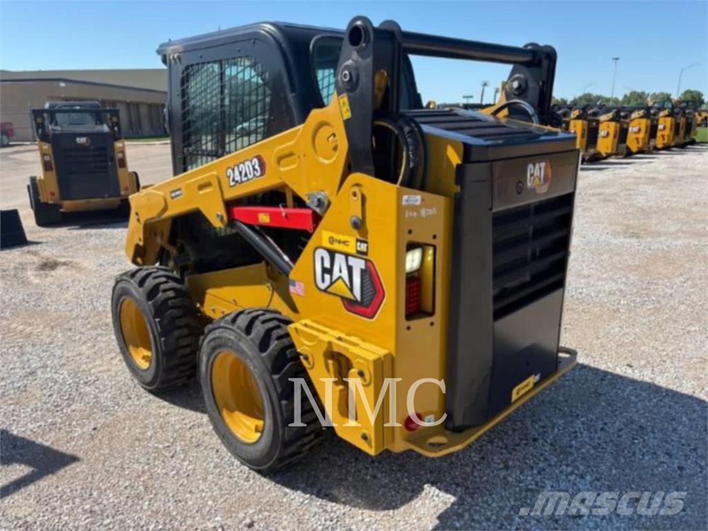 CAT 242D3 Skid steer mini utovarivači
