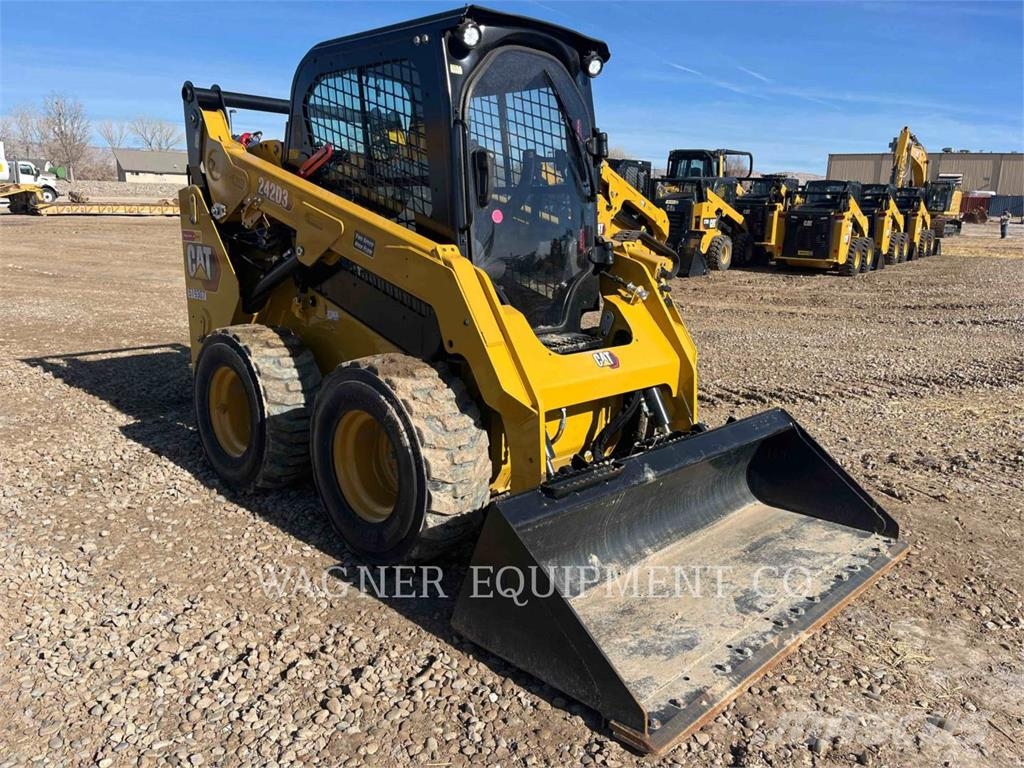 CAT 242D3 Φορτωτάκια