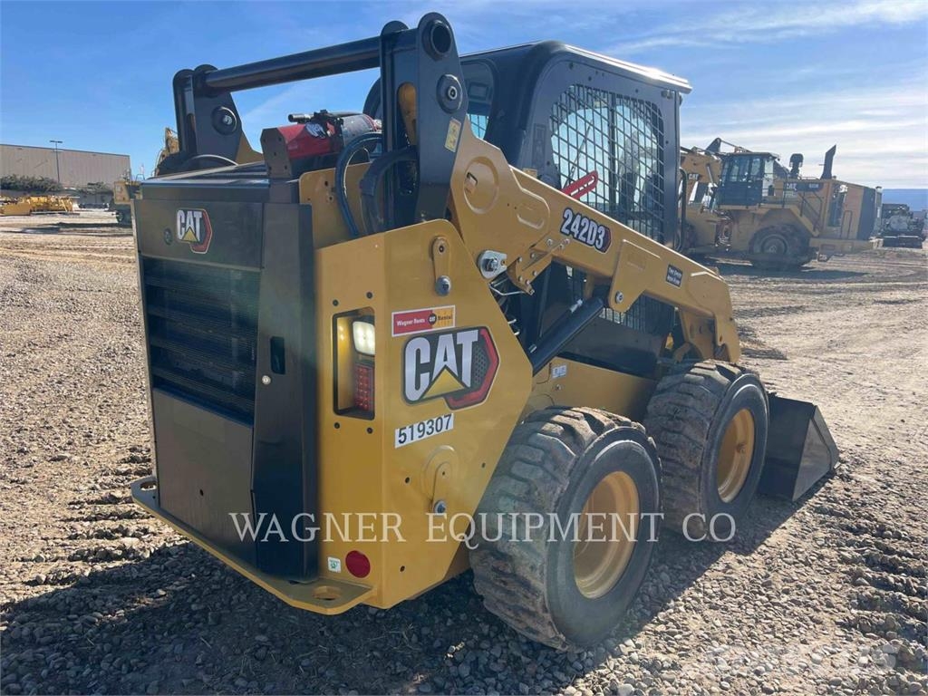CAT 242D3 Φορτωτάκια