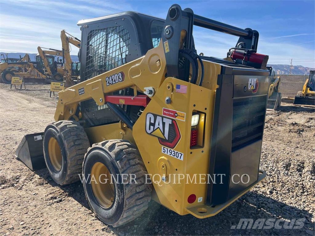 CAT 242D3 Φορτωτάκια