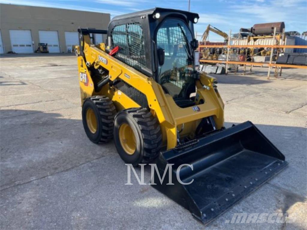 CAT 242D3 لوادر انزلاقية التوجيه