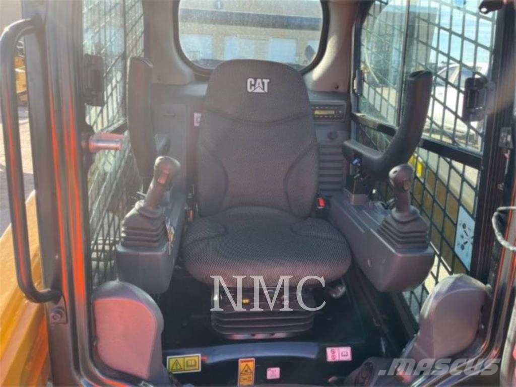 CAT 242D3 لوادر انزلاقية التوجيه