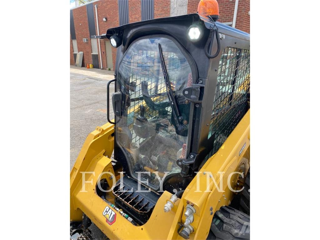 CAT 242D3 Skid steer loaders