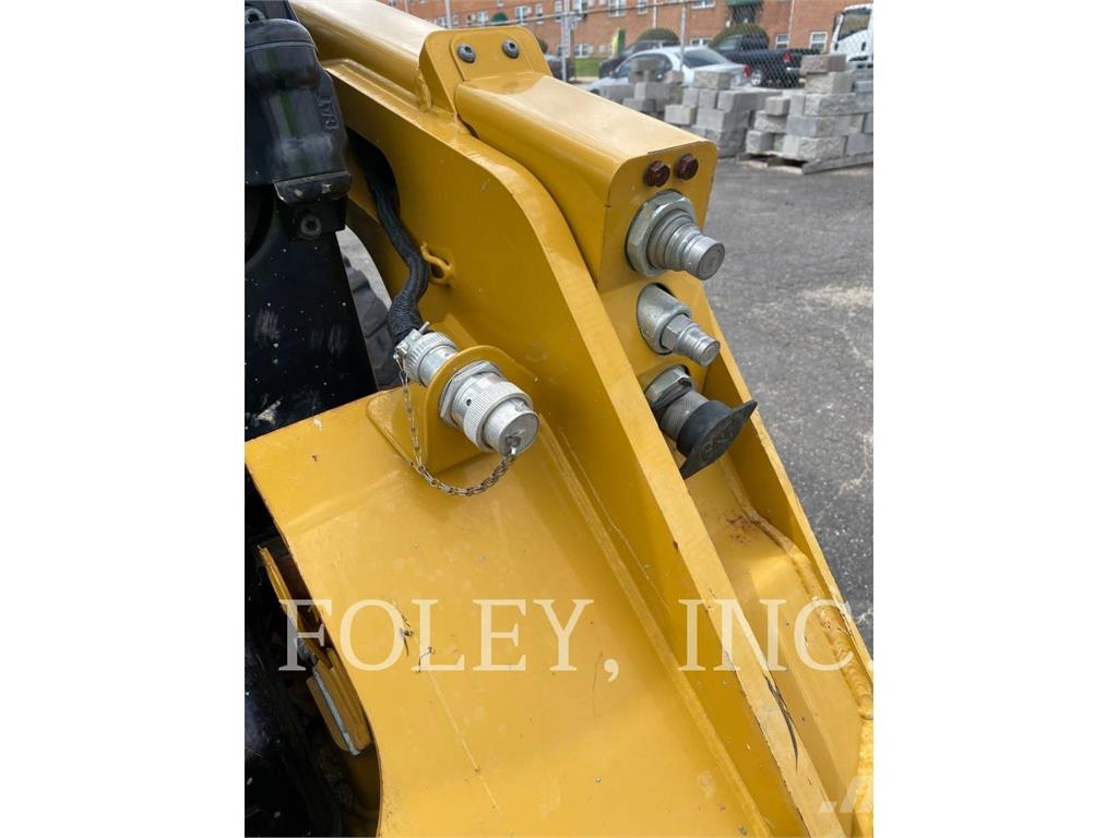 CAT 242D3 Skid steer loaders