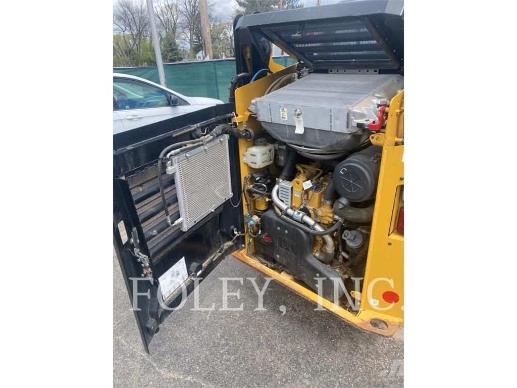 CAT 242D3 Skid steer loaders