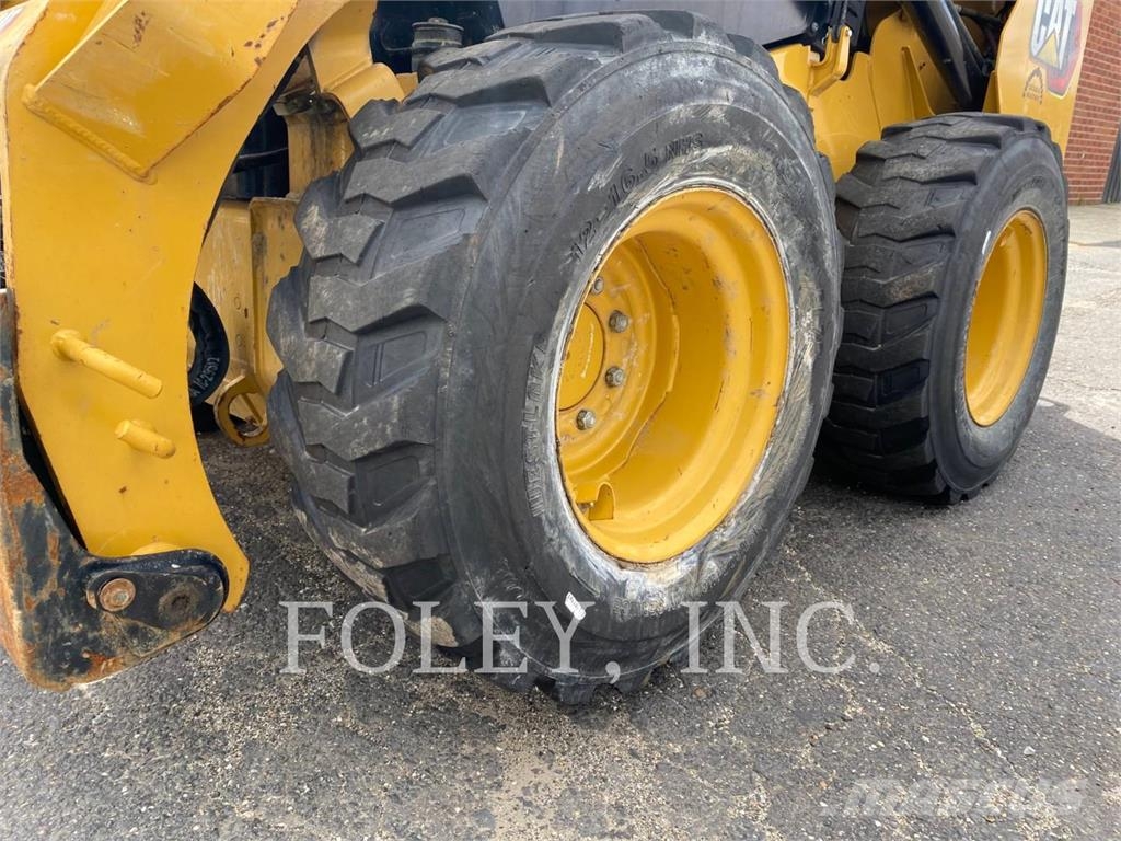 CAT 242D3 Skid steer loaders