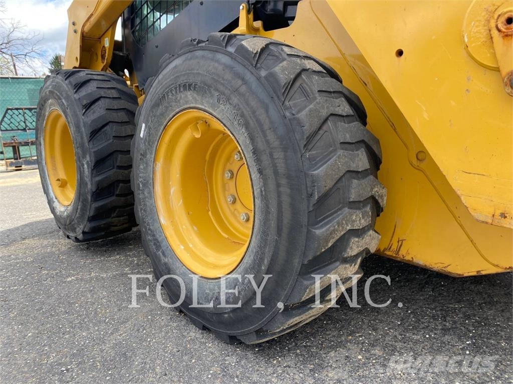 CAT 242D3 Skid steer loaders