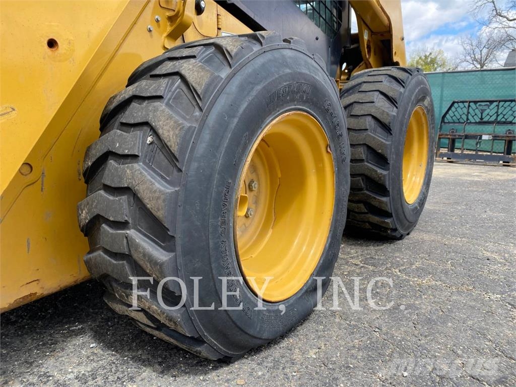 CAT 242D3 Skid steer loaders