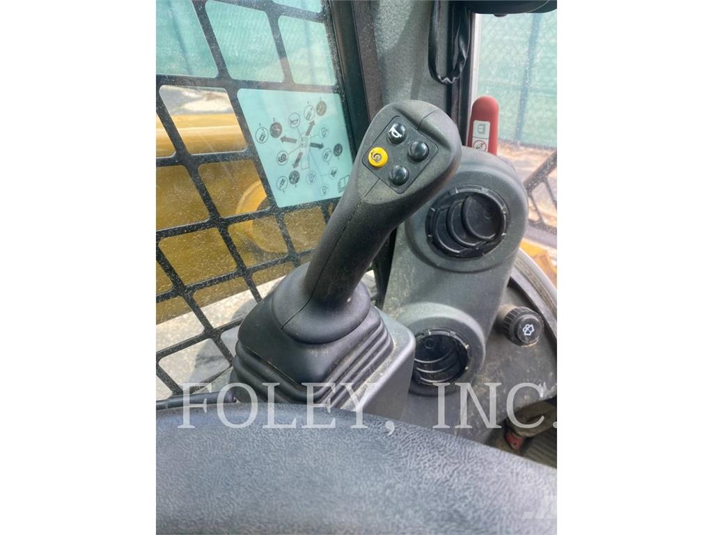 CAT 242D3 Skid steer loaders