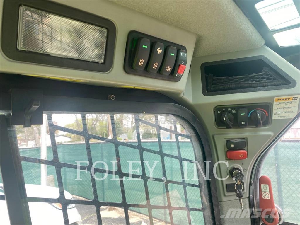 CAT 242D3 Skid steer loaders