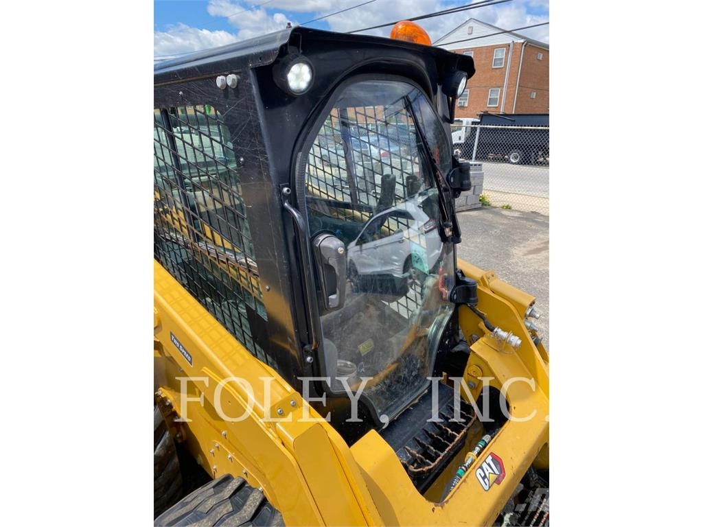 CAT 242D3 Skid steer loaders