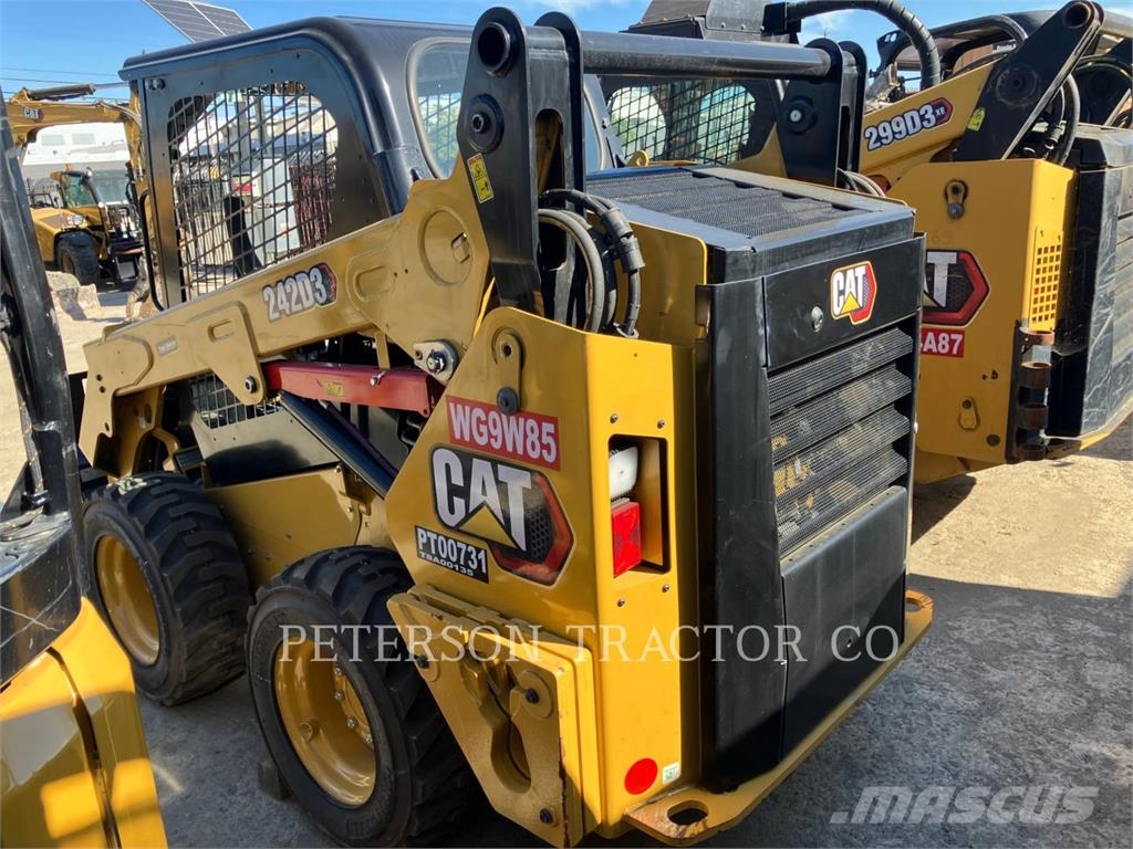 CAT 242D3 Φορτωτάκια