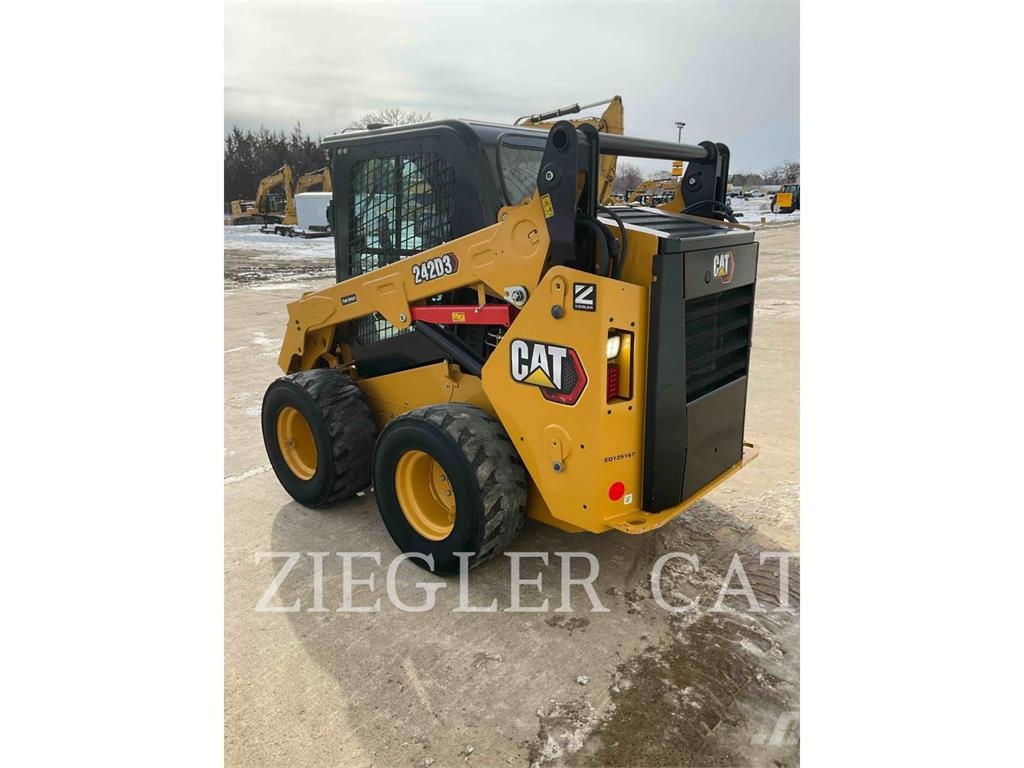 CAT 242D3 Φορτωτάκια