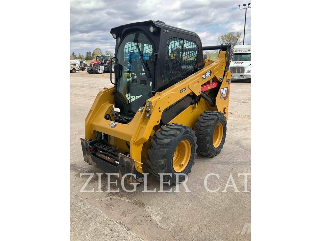 CAT 242D3 Φορτωτάκια