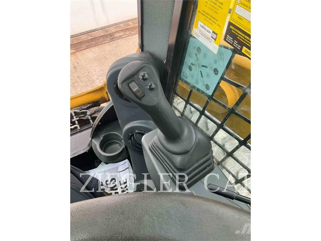 CAT 242D3 Φορτωτάκια
