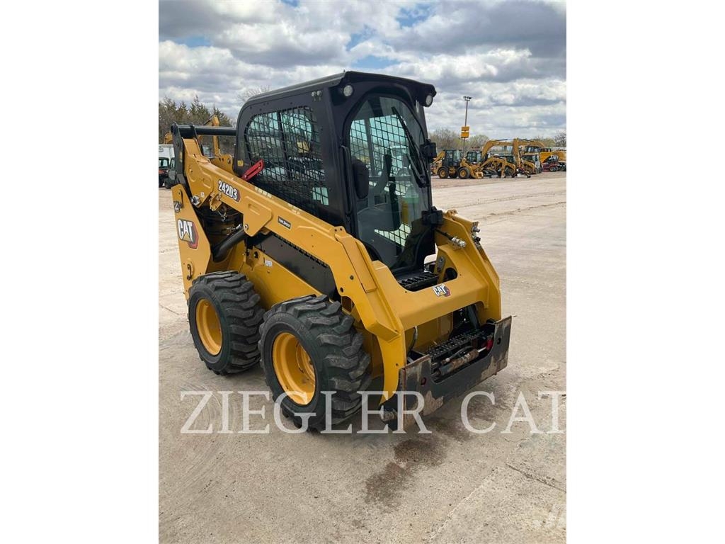 CAT 242D3 Φορτωτάκια
