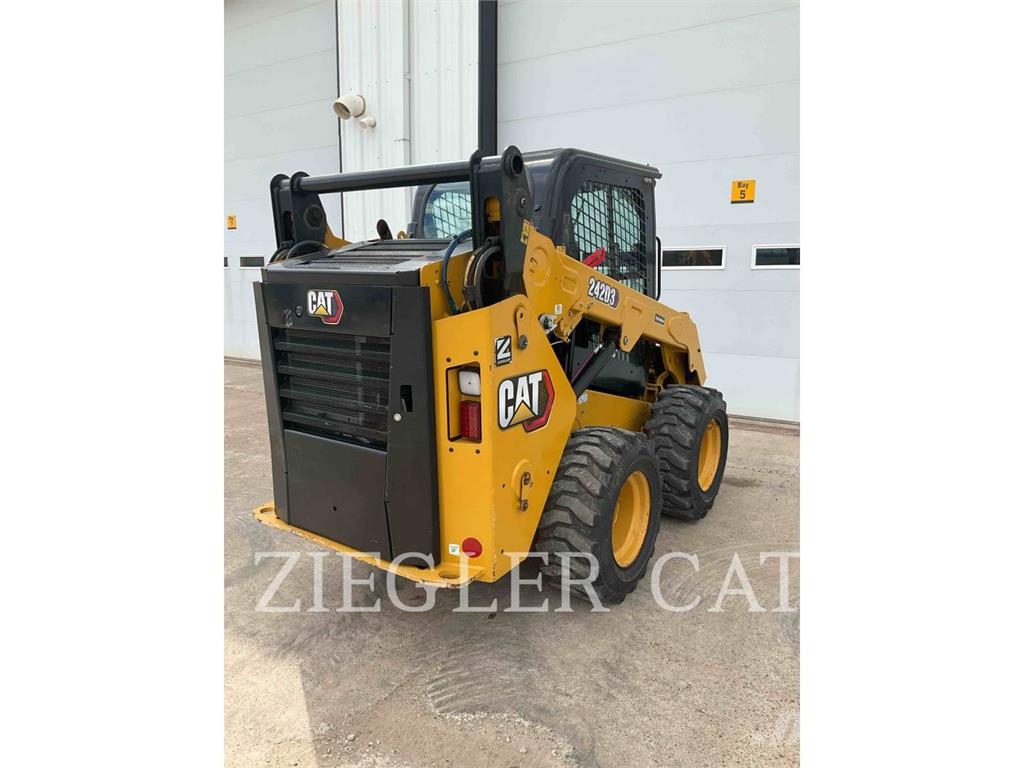 CAT 242D3 Φορτωτάκια