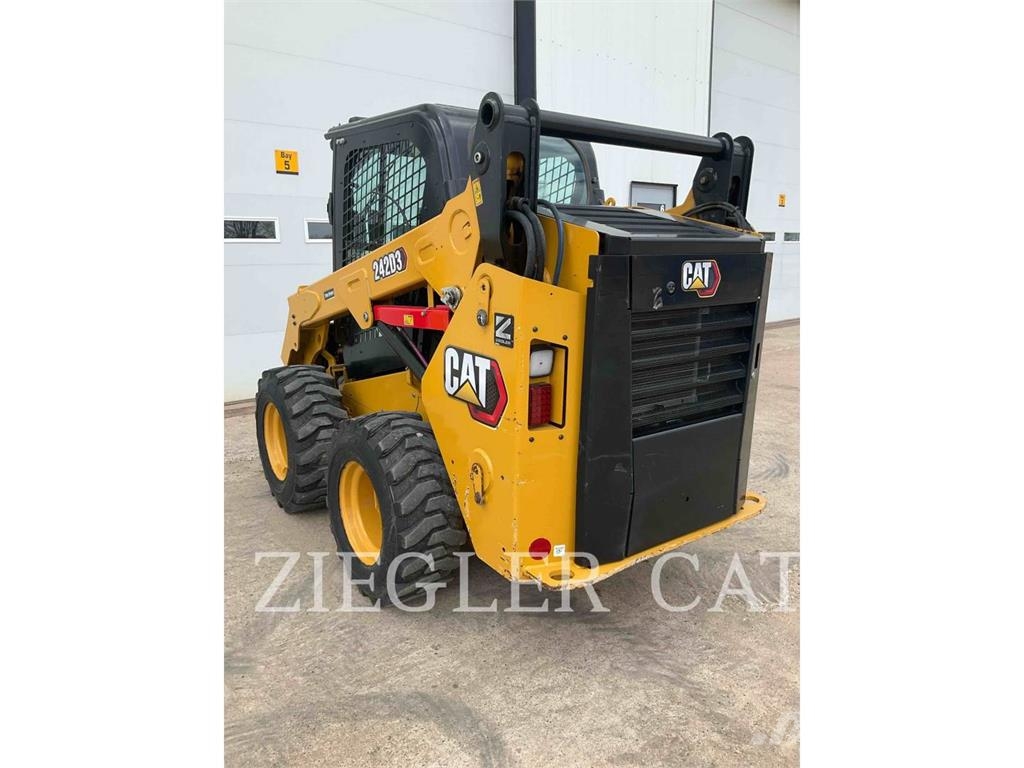 CAT 242D3 Φορτωτάκια