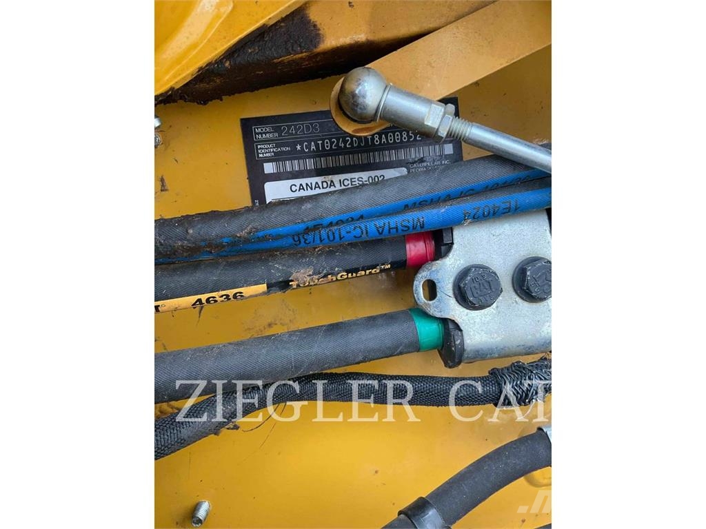 CAT 242D3 Φορτωτάκια