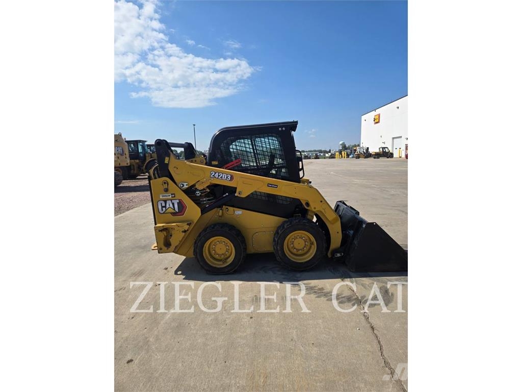 CAT 242D3 Φορτωτάκια