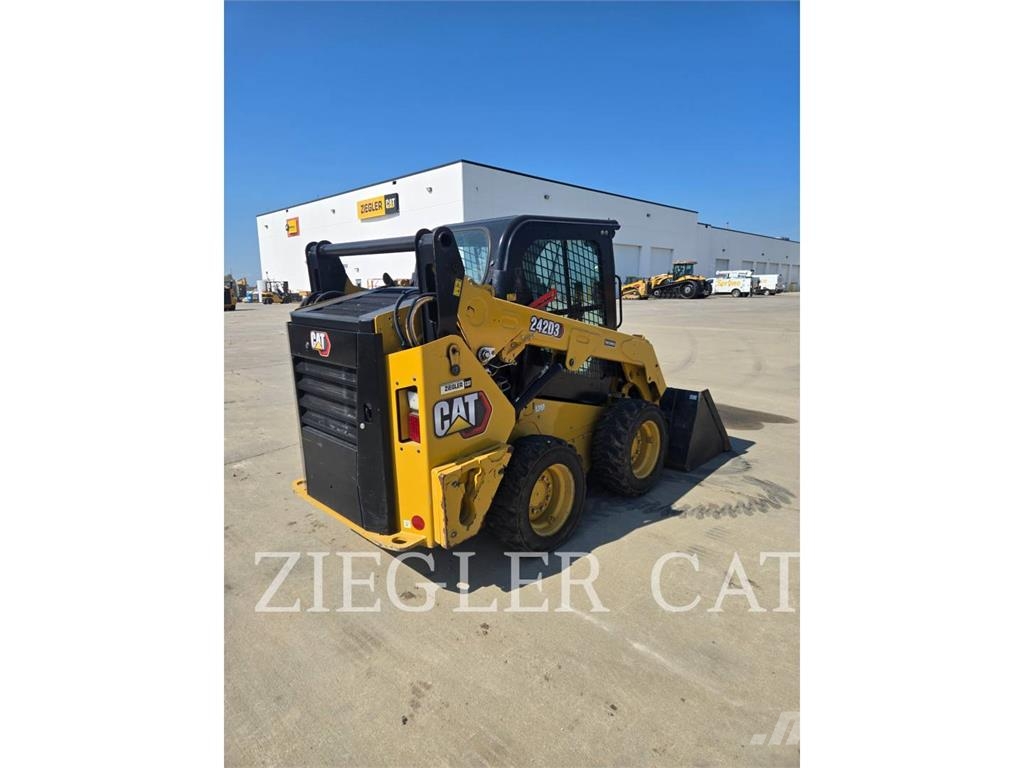 CAT 242D3 Φορτωτάκια