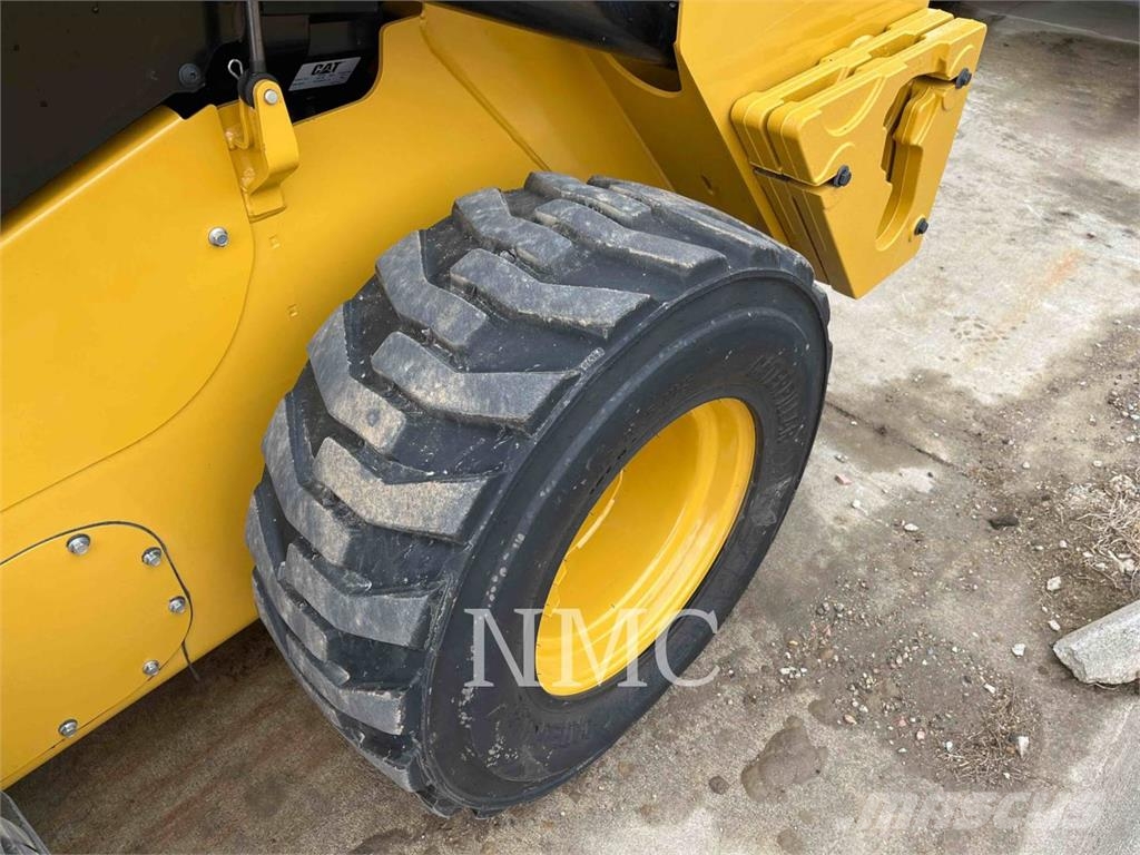 CAT 242D3 Мини-погрузчики