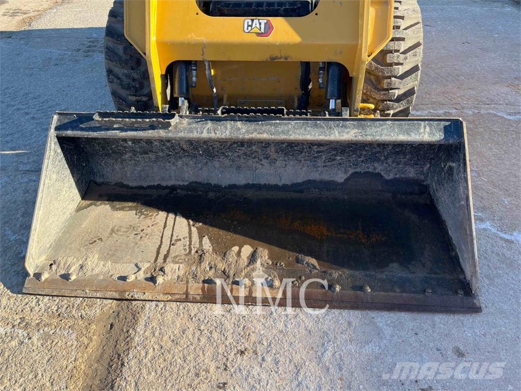 CAT 242D3 Мини-погрузчики