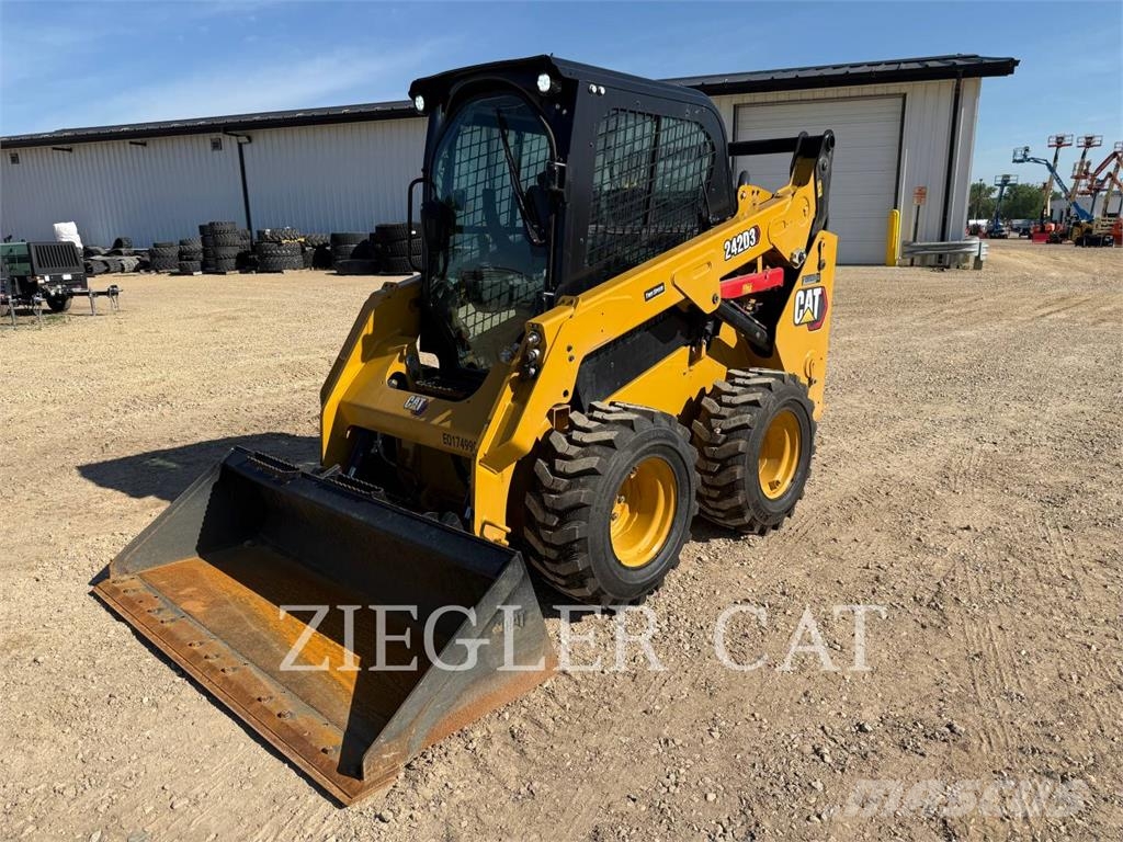 CAT 242D3 Φορτωτάκια
