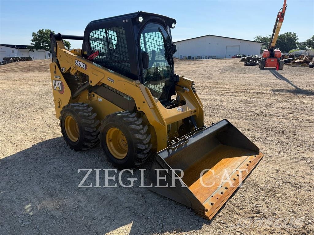 CAT 242D3 Φορτωτάκια