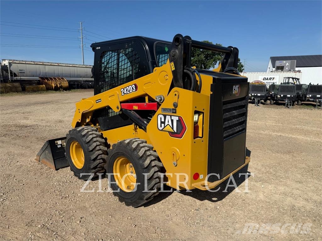 CAT 242D3 Φορτωτάκια