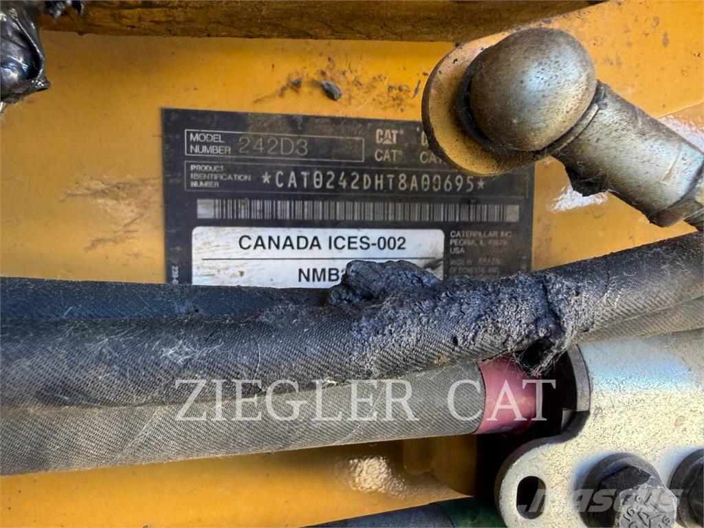 CAT 242D3 Φορτωτάκια