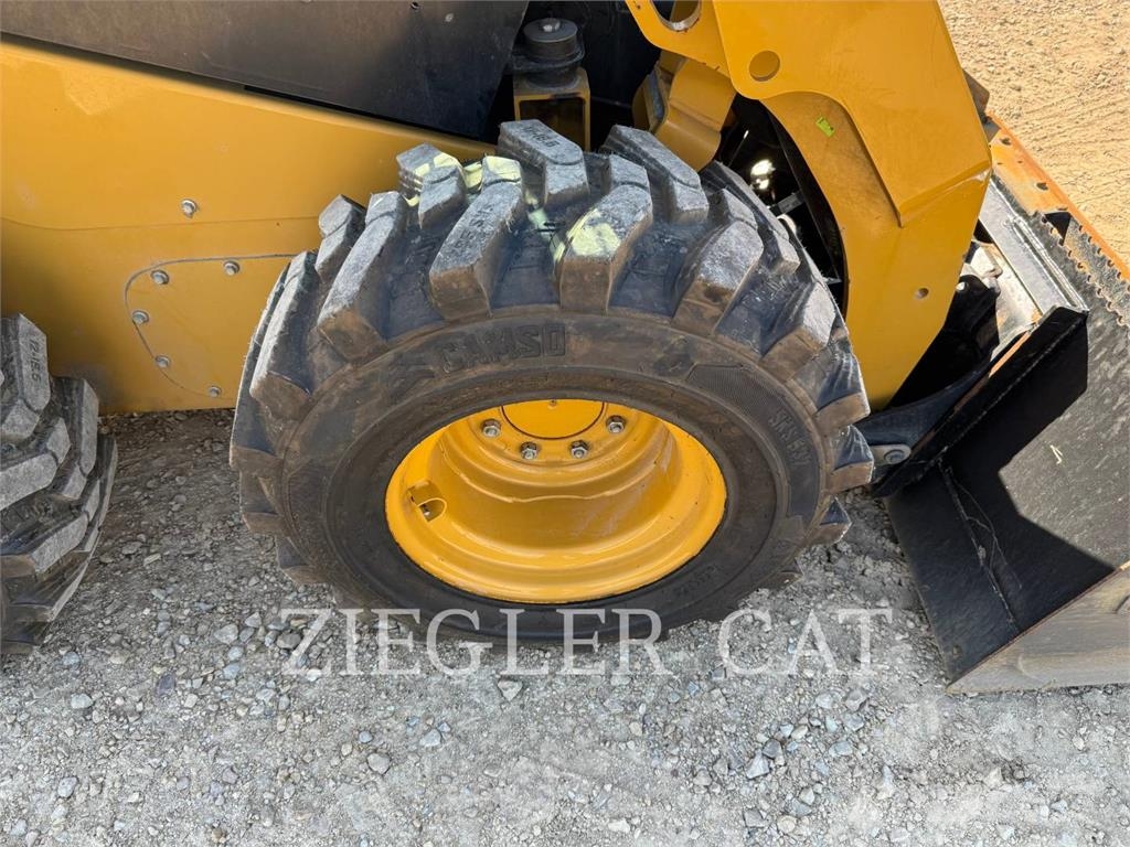 CAT 242D3 Φορτωτάκια