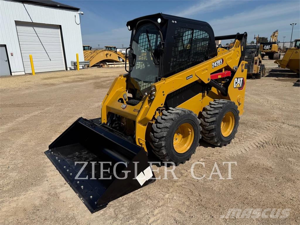 CAT 242D3 Φορτωτάκια
